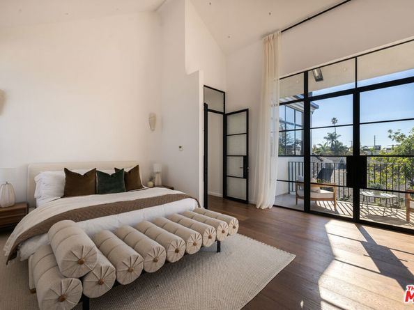 745 Sunset Avenue, Venice CA 90291