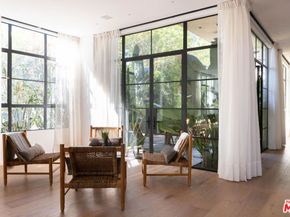 745 Sunset Avenue, Venice CA 90291