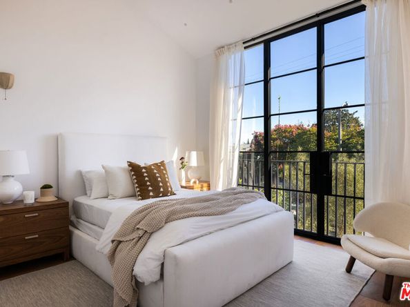 745 Sunset Avenue, Venice CA 90291