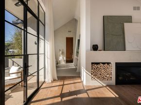 745 Sunset Avenue, Venice CA 90291