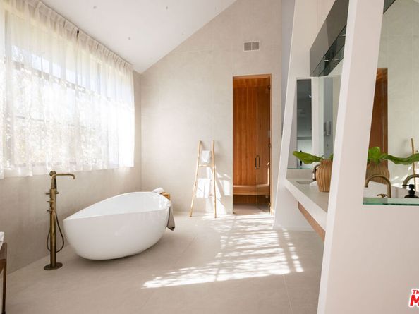 745 Sunset Avenue, Venice CA 90291