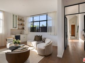 745 Sunset Avenue, Venice CA 90291