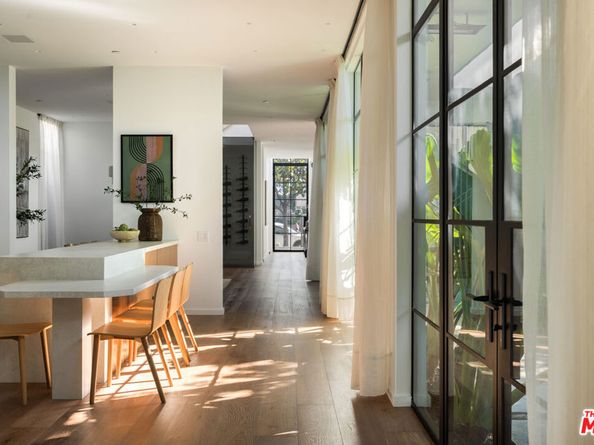 745 Sunset Avenue, Venice CA 90291