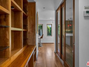 560 Westminster Avenue, Venice CA 90291