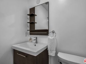 560 Westminster Avenue, Venice CA 90291