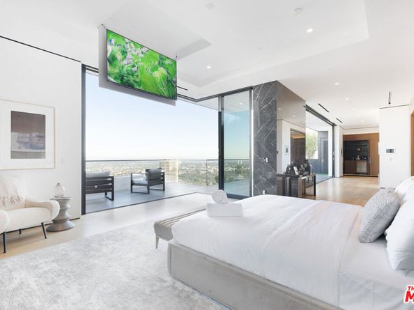 9410 Sierra Mar Place, Los Angeles CA 90069