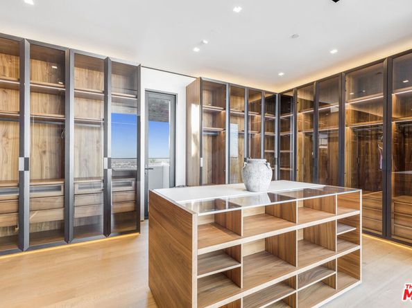 9410 Sierra Mar Place, Los Angeles CA 90069