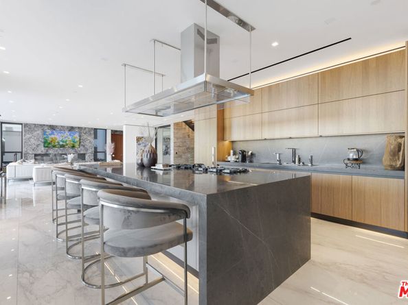 9410 Sierra Mar Place, Los Angeles CA 90069