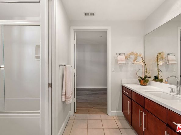 14412 Killion Street 205, Sherman Oaks CA 91401