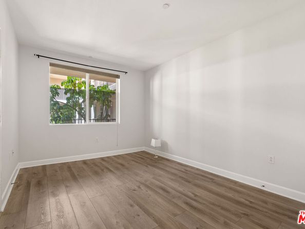 14412 Killion Street 205, Sherman Oaks CA 91401