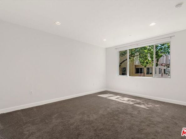 14412 Killion Street 205, Sherman Oaks CA 91401