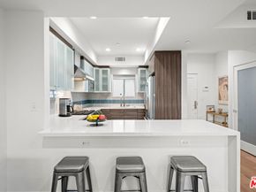 108 S Croft Avenue 102, Los Angeles CA 90048