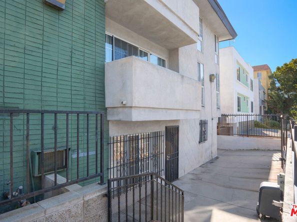 406 S St Andrews Place, Los Angeles CA 90020