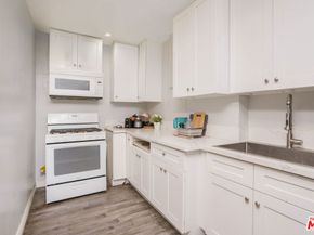 406 S St Andrews Place, Los Angeles CA 90020