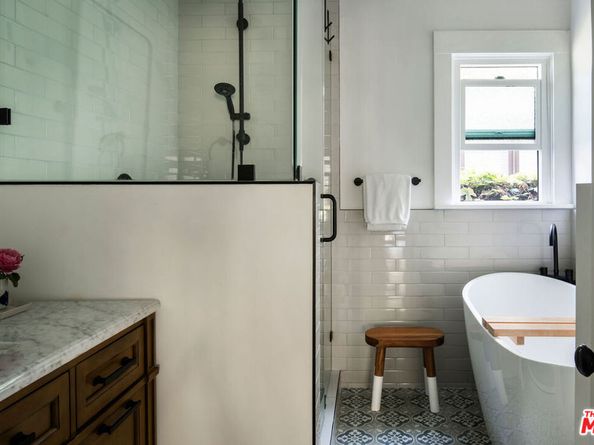 379 N Wilton Place, Los Angeles CA 90004