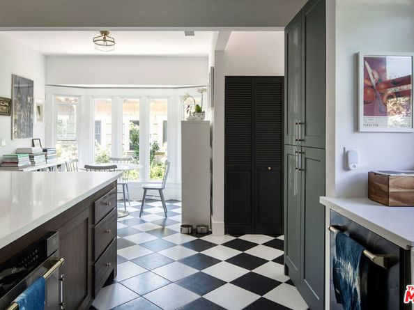 379 N Wilton Place, Los Angeles CA 90004