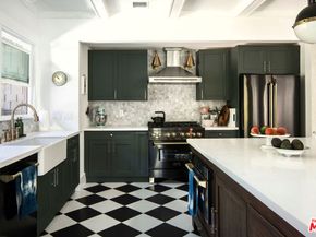 379 N Wilton Place, Los Angeles CA 90004