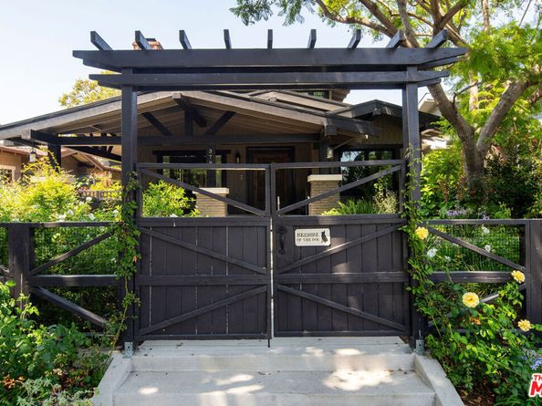 379 N Wilton Place, Los Angeles CA 90004