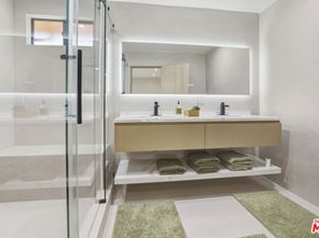 16823 Valerio Street, Lake Balboa CA 91406