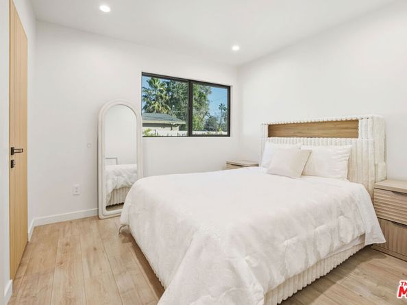 16823 Valerio Street, Lake Balboa CA 91406