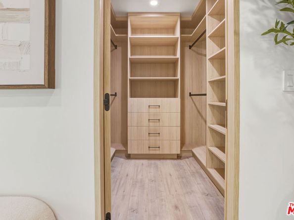 16823 Valerio Street, Lake Balboa CA 91406