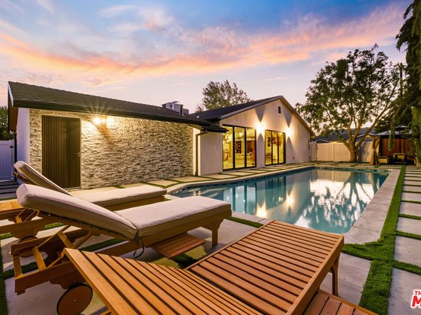 16823 Valerio Street, Lake Balboa CA 91406