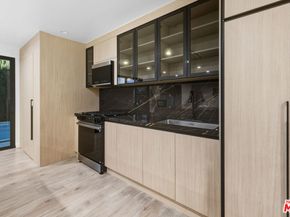 16823 Valerio Street, Lake Balboa CA 91406