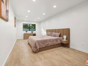 16823 Valerio Street, Lake Balboa CA 91406