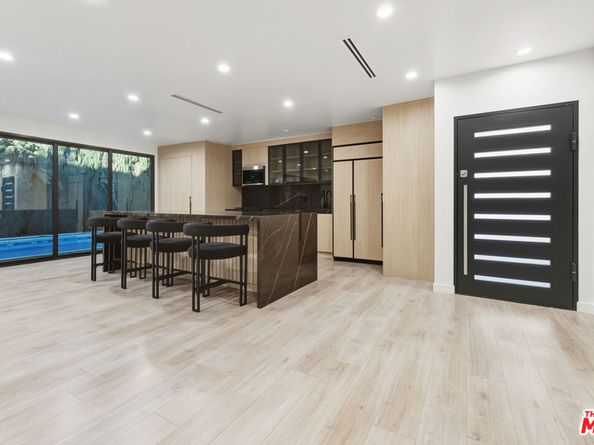 16823 Valerio Street, Lake Balboa CA 91406