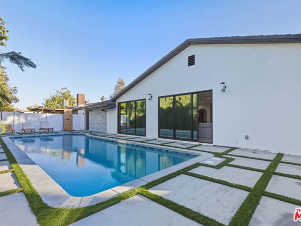 16823 Valerio Street, Lake Balboa CA 91406