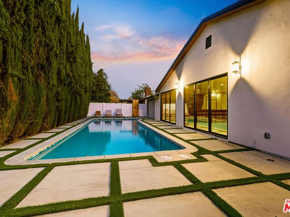 16823 Valerio Street, Lake Balboa CA 91406