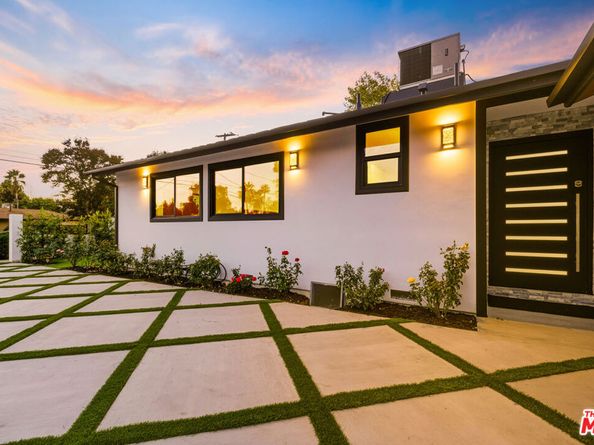 16823 Valerio Street, Lake Balboa CA 91406