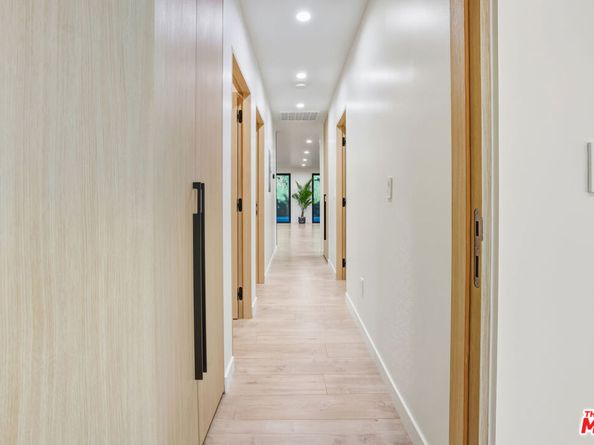 16823 Valerio Street, Lake Balboa CA 91406