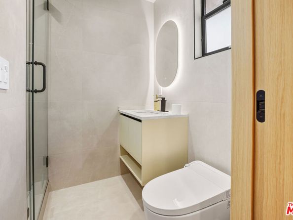 16823 Valerio Street, Lake Balboa CA 91406