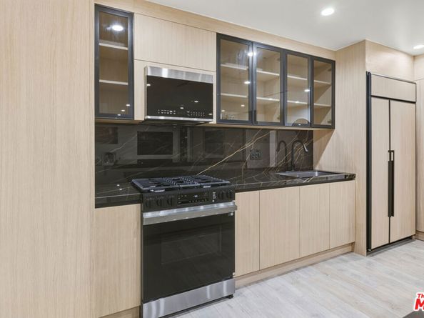 16823 Valerio Street, Lake Balboa CA 91406