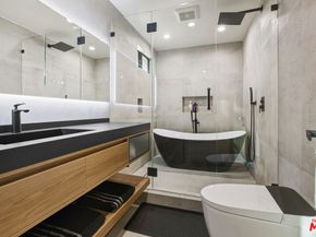 16823 Valerio Street, Lake Balboa CA 91406