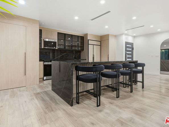 16823 Valerio Street, Lake Balboa CA 91406