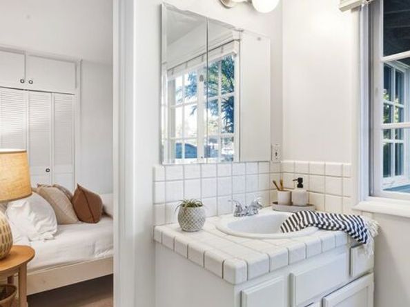 5351 Lemona Avenue, Sherman Oaks CA 91411