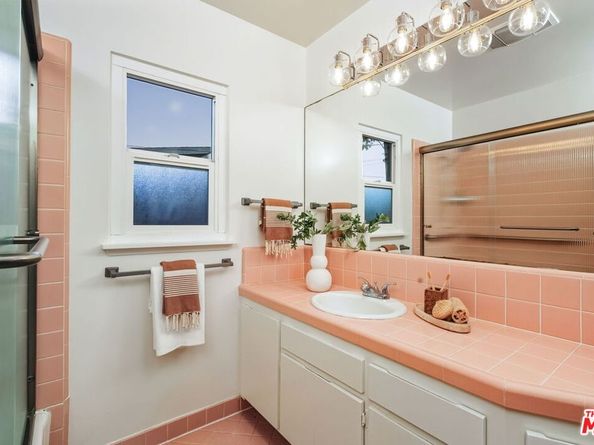 5351 Lemona Avenue, Sherman Oaks CA 91411