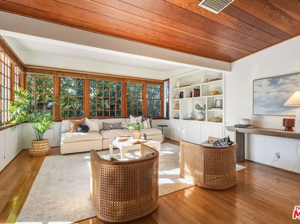 5351 Lemona Avenue, Sherman Oaks CA 91411