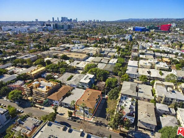 561 N Sweetzer Avenue, West Hollywood CA 90048