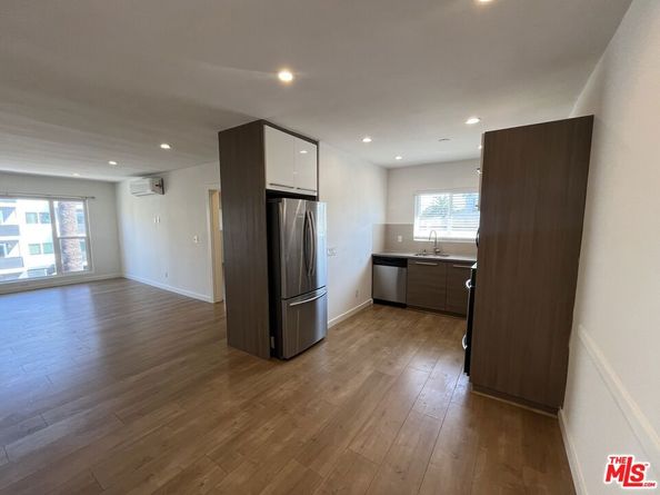 561 N Sweetzer Avenue, West Hollywood CA 90048