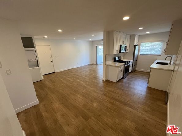 561 N Sweetzer Avenue, West Hollywood CA 90048