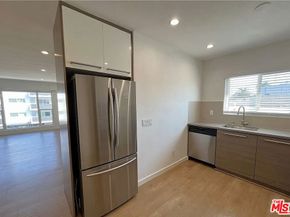 561 N Sweetzer Avenue, West Hollywood CA 90048