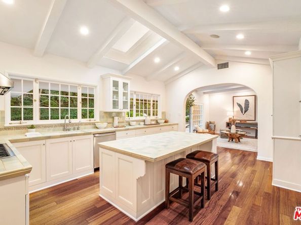 15550 Valley Vista Boulevard, Encino CA 91436