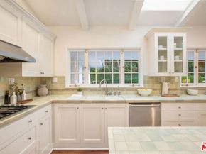 15550 Valley Vista Boulevard, Encino CA 91436