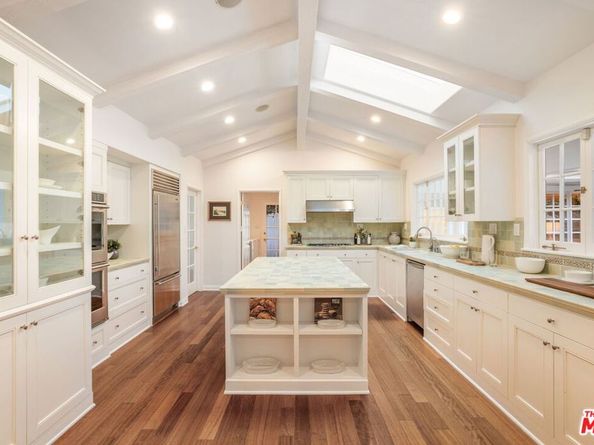 15550 Valley Vista Boulevard, Encino CA 91436