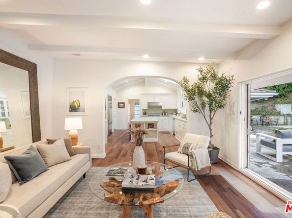 15550 Valley Vista Boulevard, Encino CA 91436