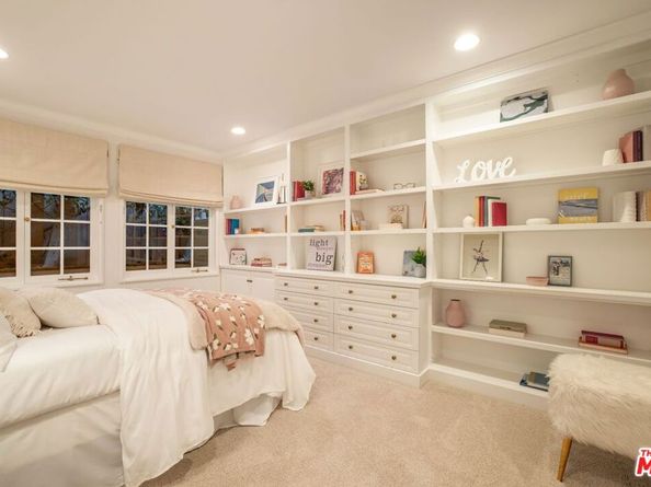 15550 Valley Vista Boulevard, Encino CA 91436