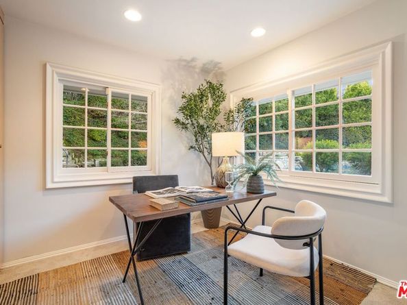 15550 Valley Vista Boulevard, Encino CA 91436